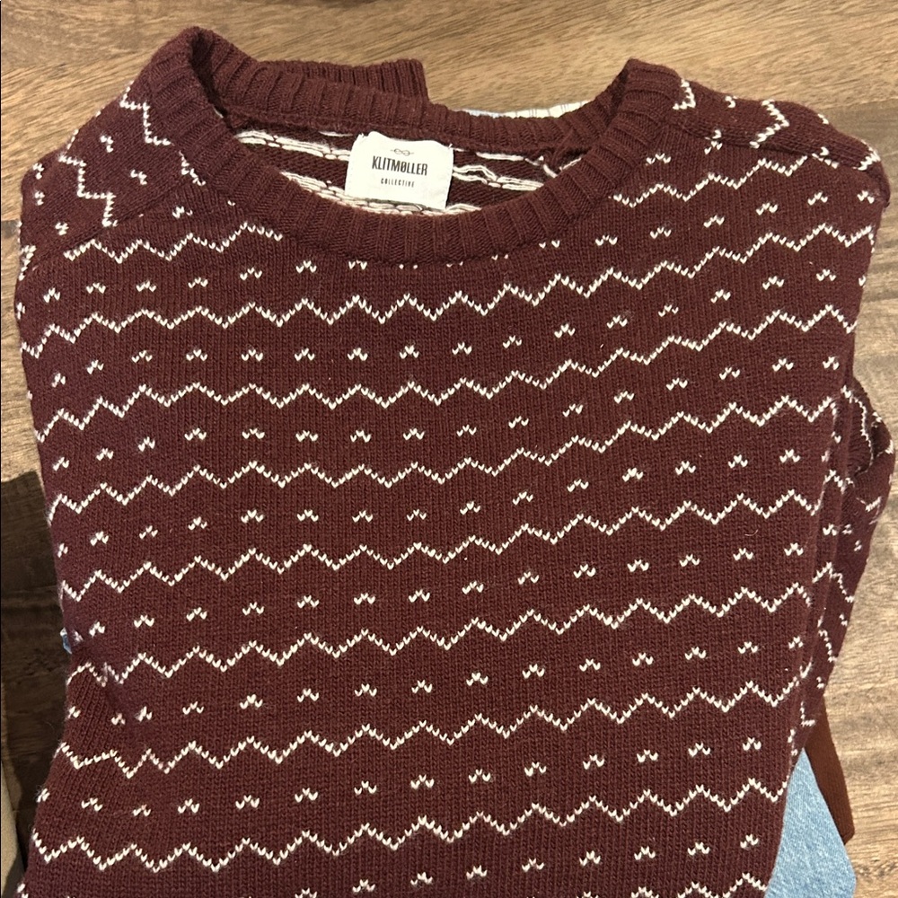 Women's Maroon Sweater